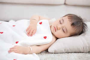 睡眠姿势影响宝宝的一生！宝宝什么睡姿最好？